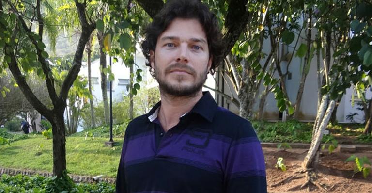Depois de 2 anos, Erik Marmo volta à TV