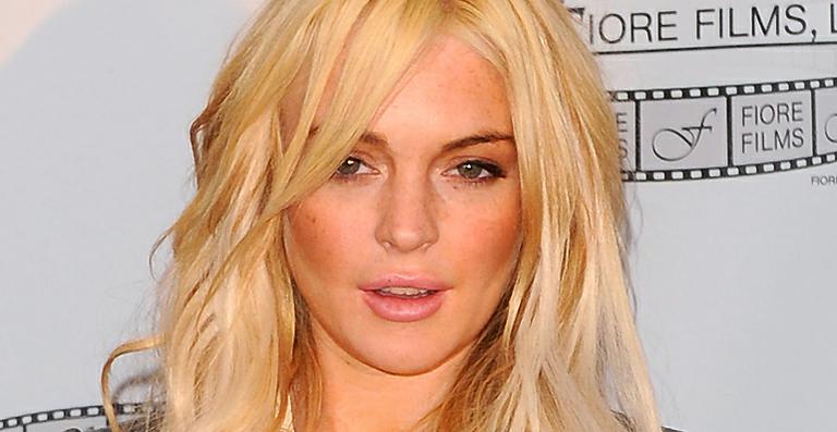 Veja a nova tattoo de Lindsay Lohan