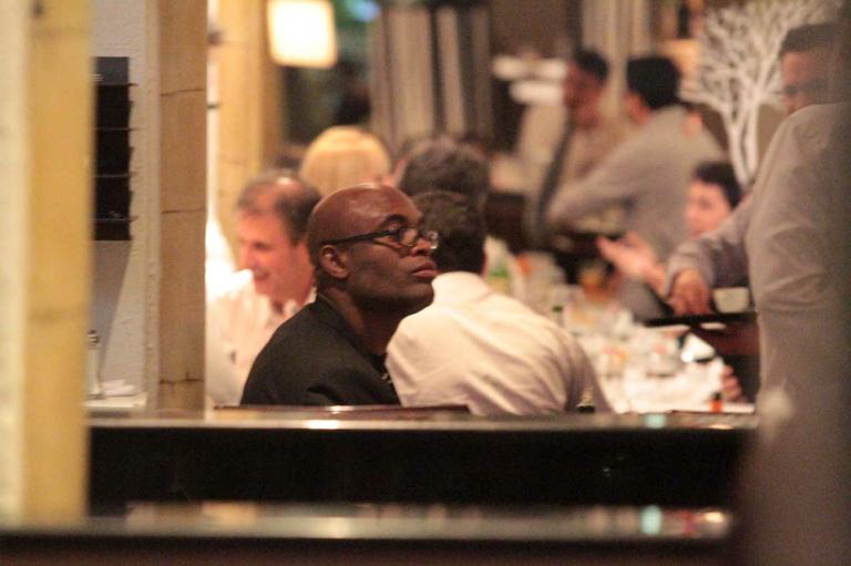 Anderson Silva lancha na madrugada
