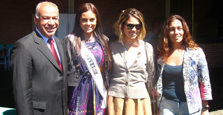 Miss Universo e Bia Antony visitam ONG