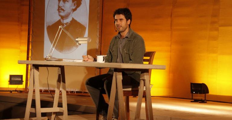 Eriberto Leão lê textos na Bienal do Livro