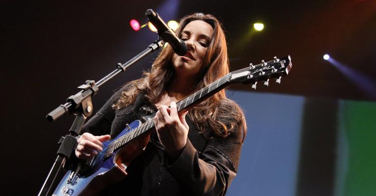 Ana Carolina grava DVD e recebe vips