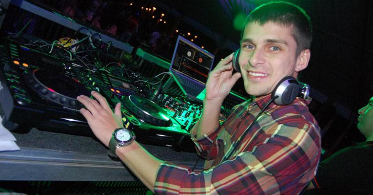 Thiago de Los Reyes ataca de DJ