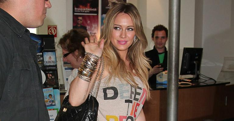 Hilary Duff: sessão de autógrafos em SP