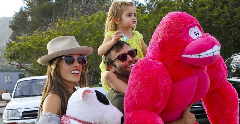 Alessandra Ambrosio: ursinhos para Anja
