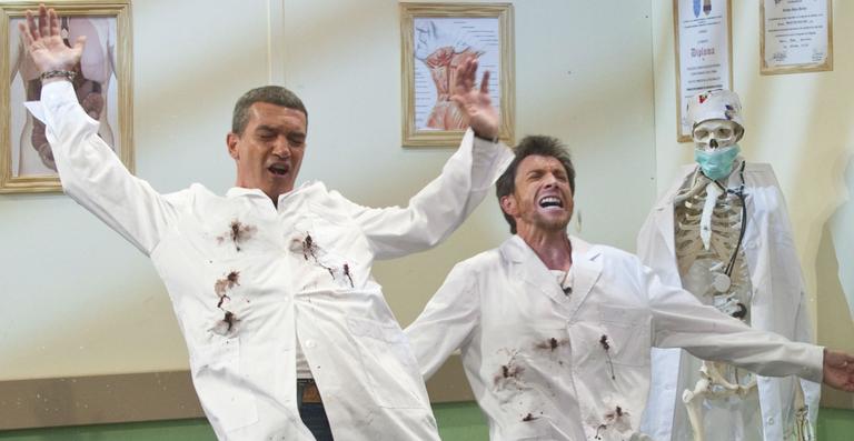 Banderas é ‘baleado’ em programa de TV