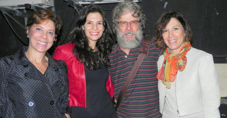 Belas prestigiam Zé Mayer no teatro