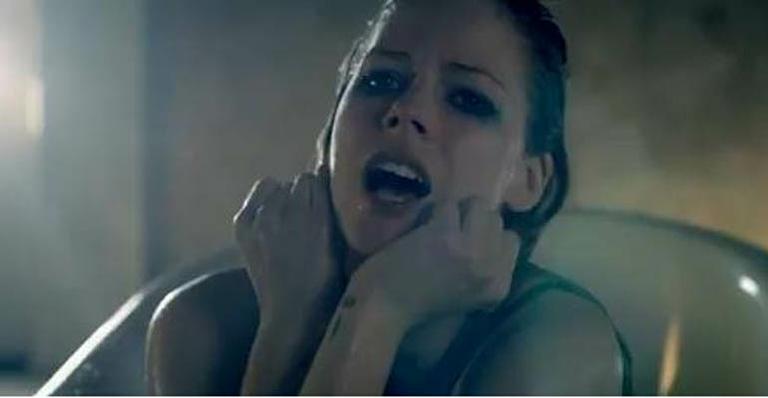 Avril Lavigne divulga novo videoclipe