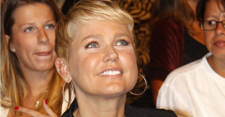 Após boatos de internação, Xuxa manda mensagem