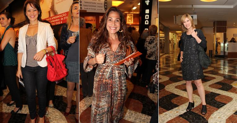 Famosos curtem o sábado no teatro