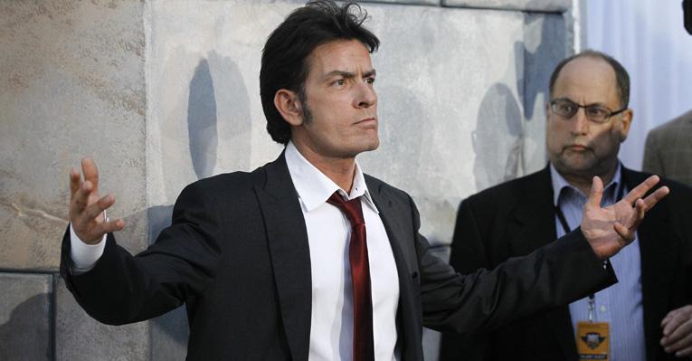 Charlie Sheen grava especial de humor