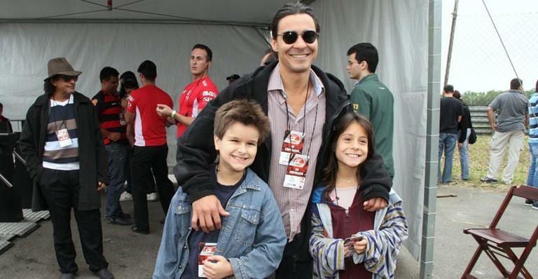 André Gonçalves leva filhos à corrida