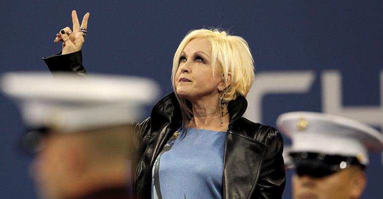 Cyndi Lauper erra hino no US Open