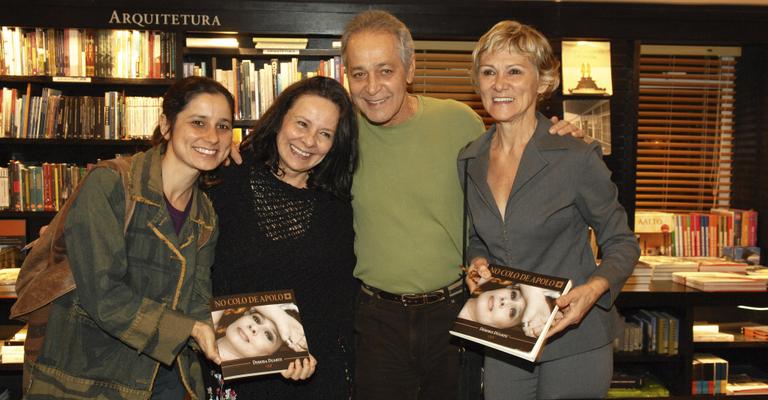 Débora Duarte publica suas poesias