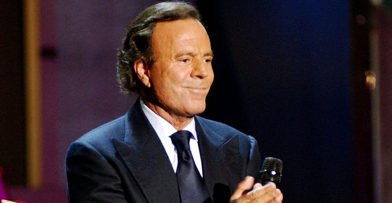 Confirmado: Julio Iglesias vem ao Brasil