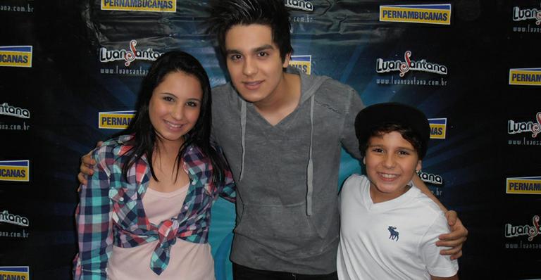 Vitor e Vitória tietam Luan Santana