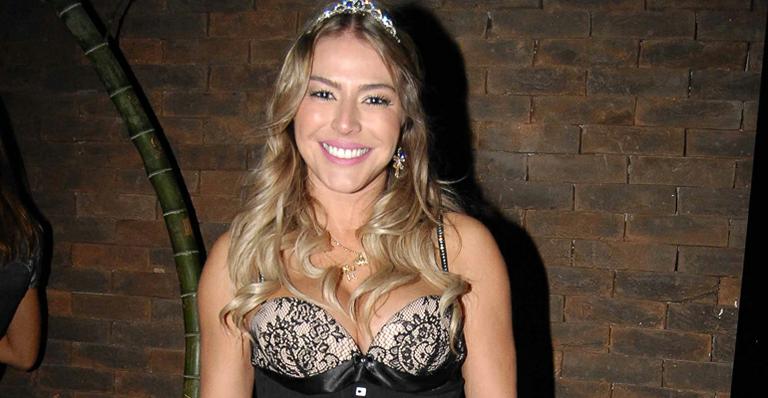 Janaina Jacobina renova com a Record