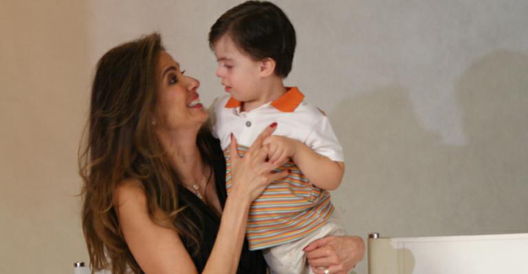 Luciana Gimenez em campanha solidária
