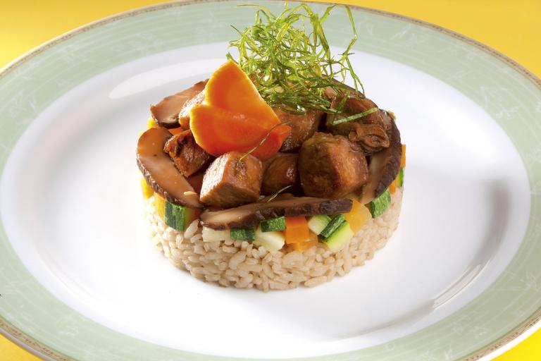 Cozinha Econômica: Arroz japonês com frango e legumes