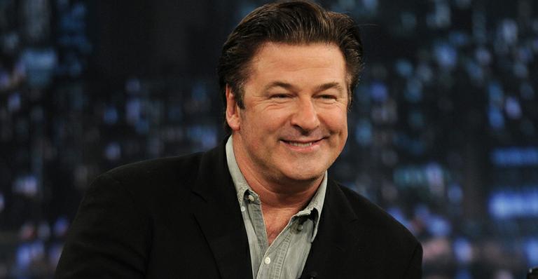 Alec Baldwin perde peso com yoga