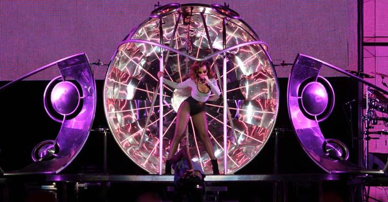 Rihanna encanta famosos em São Paulo
