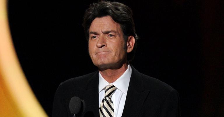 Charlie Sheen e Kutcher, amigos no Emmy