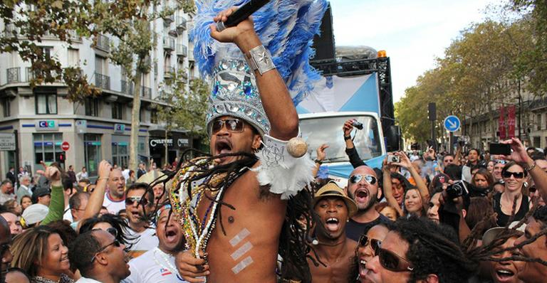Carlinhos Brown: folia baiana em Paris
