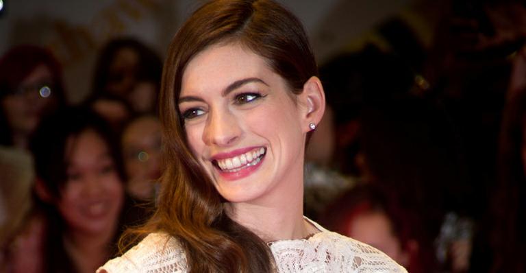 Anne Hathaway negocia papel em ‘Glee’