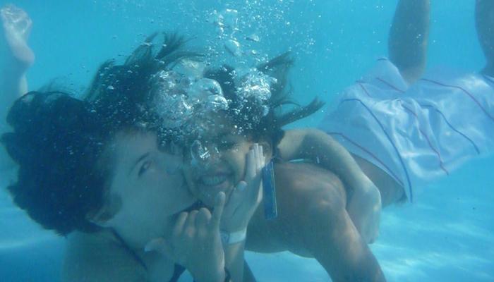 Ana Paula Tabalipa mergulha com o filho