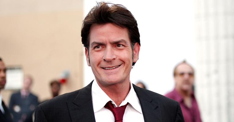 Charlie Sheen é ator mais bem pago da TV, seguido por Ray Romano e Steve Carell