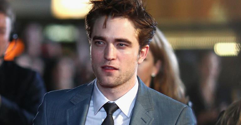 Cachorro de Robert Pattinson tem assento vip em seus voos