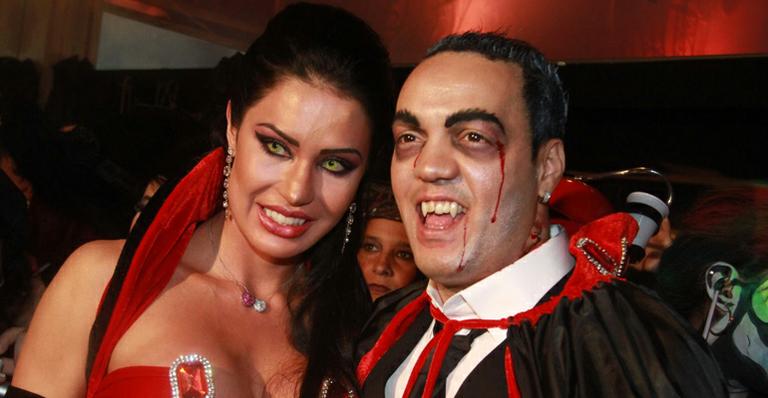 Gracyanne Barbosa surge de vampira