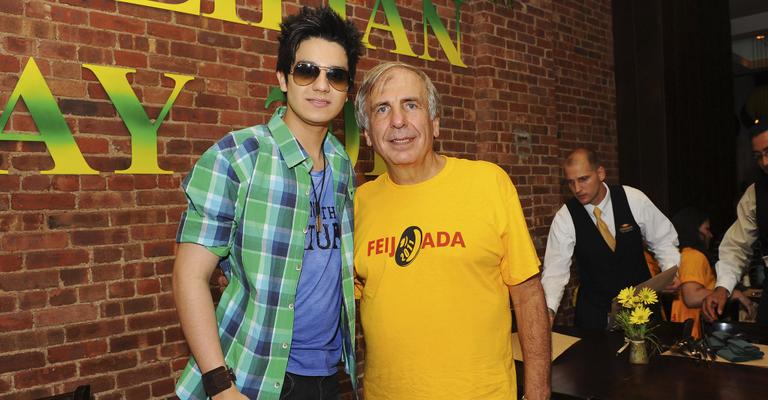 Luan Santana vira fã de feijoada