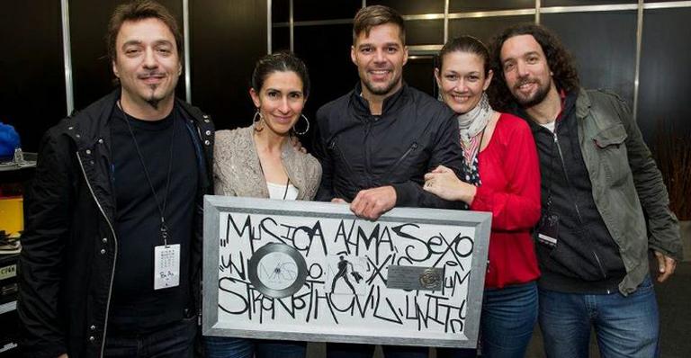 Ricky Martin ganha disco de platina