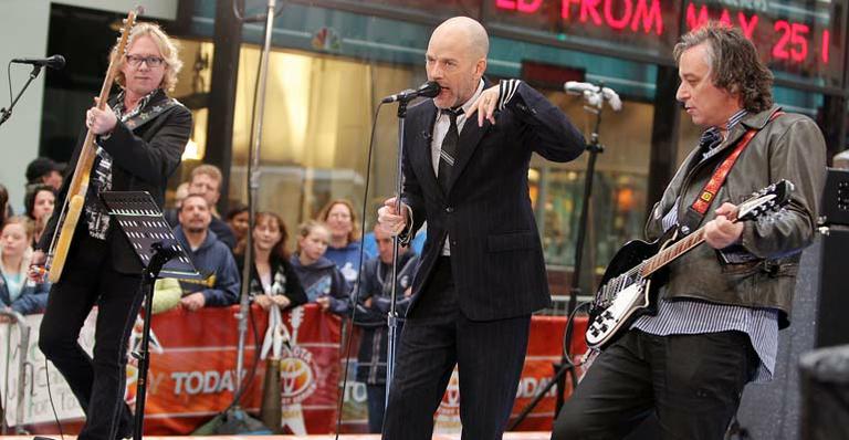 Músicos da R.E.M anunciam fim da banda