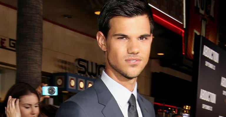 Lautner sobre cantar: ‘Sou terrível’