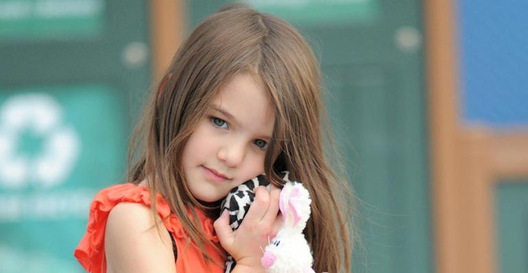 Suri estuda em escola da Cientologia