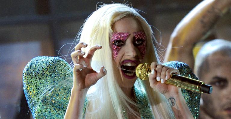 Hairstylist diz: Gaga fez pacto com diabo