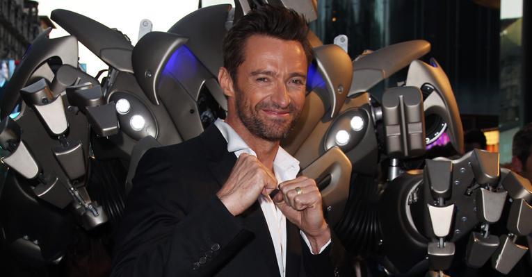 Hugh Jackman dá soco em lutador