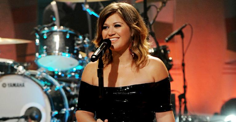 Kelly Clarkson: fama de gay me atrapalha