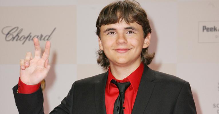 Filho de MJ aparece vestido como o pai