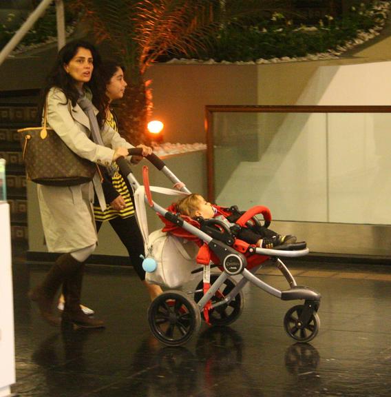 Patrícia França passeia com a família no Rio
