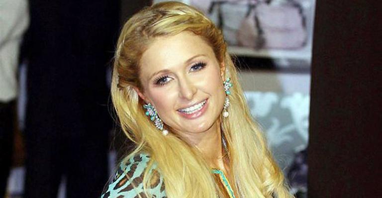 Paris Hilton lança acessórios em Mumbai