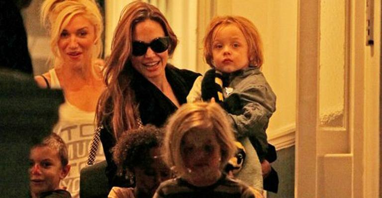 Filhos de Jolie brincam com os de Stefani