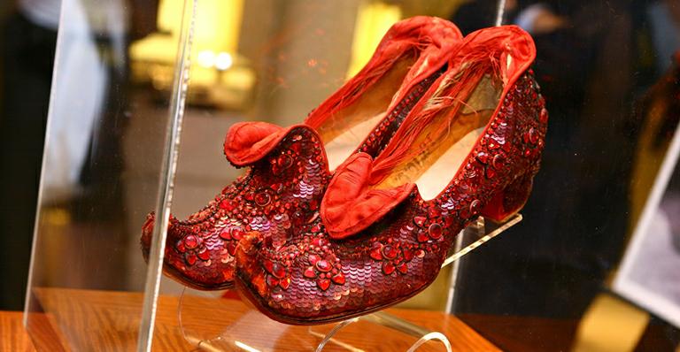 R$ 3,7 mi por sapatos de ‘O Mágico de Oz’