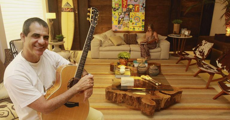 O cantor Durval Lelys inspira ambiente