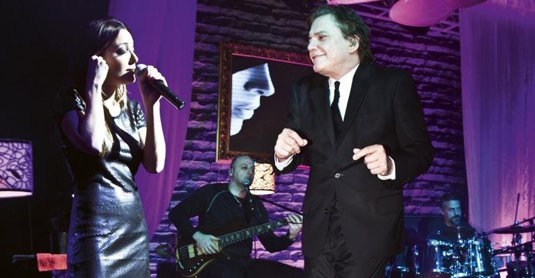 Fábio Jr. canta com a filha Tainá no Réveillon