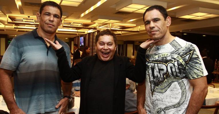 Campeões de MMA em churrascaria no Rio
