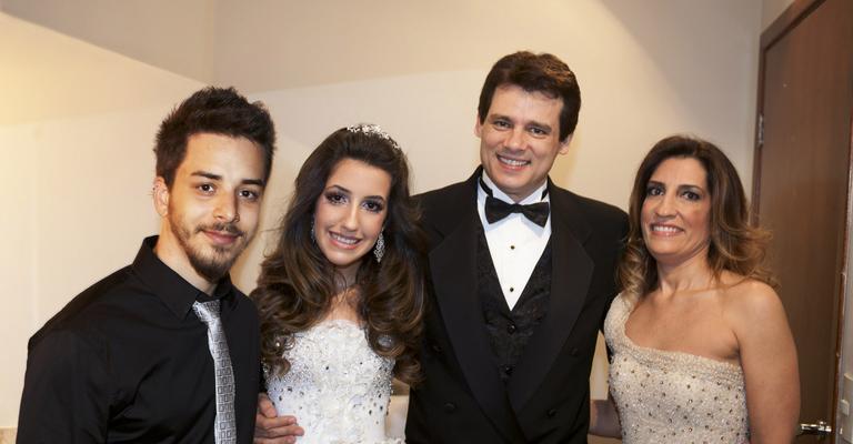 Junior Lima e Portiolli em gala