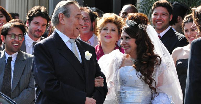 Cleonice se casa em ‘Morde & Assopra’
